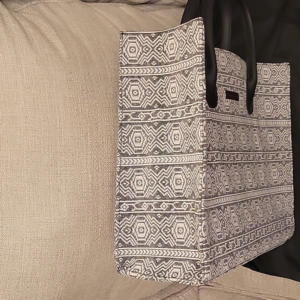 Large Tote - Picture 4 of 9